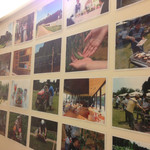 ザファームカフェ - 2Fへあがる踊り場に写真が貼ってあります。