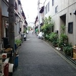 喫茶悠美 - この細い路地の奥に喫茶があるとは思えない