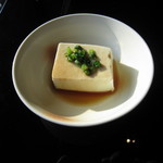 日本料理 京都 華暦 - こちらは京豆腐の湯豆腐です！一番最初に出て来るものです