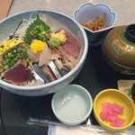 Shisaido - 南三陸ホテル観洋のレストランシーサイドで夕食。
                        秋旨海鮮丼を食した。
                        サンマにヒラメにカツオ。
                        うまし。
                        税込1800円。