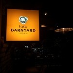 bistro BARNYARD - 入口の看板