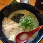 博多ラーメン 本丸亭 大府本店 - 濃厚とんこつラーメン