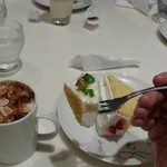 エルカフェ - 再）上品ぶって、一口サイズにカット。