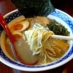 一世風靡 - 2015年8月30日(日)　期間限定　瀬戸内産　煮干しとんこつ(700円)　麺リフト