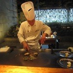 日本料理 京都 華暦 - 鉄板の上で鮑を手際よく調理するシェフ！カッコいいです！