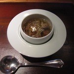 日本料理 京都 華暦 - 牛テールスープ！テールの旨味とコクが良いですね！ テール肉もほぐして入っています！これも美味しいです