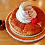 コメダ珈琲店 - 『シロノワール』(590円)ソフトクリームをデニッシュパンに浸み込ませて
            食べると、もう最高っちゅっよ～♪(^o^)丿