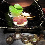 炭火鉄板焼　杜季 - メインの黒毛和牛のサーロインステーキ！最高の肉質ですね！６種類の薬味とポン酢はお好みで！