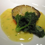 炭火鉄板焼　杜季 - 三陸産　鮑の岩塩蒸し　サフランソース！爽やかなソースが鮑の味を引き立てる！