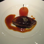 炭火鉄板焼　杜季 - 二品目はフォアグラのソテーです！リンゴソースの甘みが良く合います