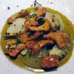 『エゾアワビ』のグリェ，肝のソース，冬瓜とジロール茸を盛り合わせて