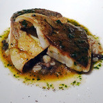 ポアジェ - 三﨑産『ショッコ』ロースト，バジルソース，レンズ豆と大豆のラグー