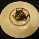 中国料理 翆陽 - 牛ヒレ肉とアスパラ、マコモダケの炒め黒胡椒風味！ヒレ肉はもう少しレア―のほうが好みだ