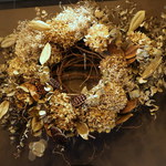 フロリレージュ - 店内のリースの装飾