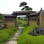 飛翔庵 - 目の前には広大な日本庭園が…！ただし、立ち入りはできず鑑賞用です(^.^)