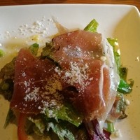 京町家イタリアンろんくす - 生ハムのったサラダ