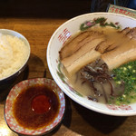 拉麺エルボー - ラーメンと餃子ライスセット 850円也