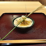 天神橋 青木 - 渡り蟹と白ずいきみょうが、おくら。ジュレをかけてすすきの穂をあしらって秋らしく。