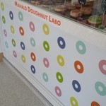 マハロ ドーナツ ラボ - 入店して正面にあるショーケース