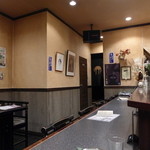 あや菜 - L字カウンターとテーブル1卓だけの小さなお店。だから落ち着きます