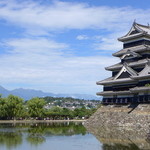 あや菜 - （おまけ）北アルプスをバックに、素晴らしい姿を見せる松本城。全国でわずか5件の「国宝城」である