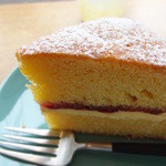 サンデーベイクショップ - ビクトリアスポンジ横から