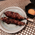 炭火焼鳥あずま - 上が月見つくね、下がつなぎ。