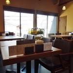 Miwaku - 店内のテーブル席
