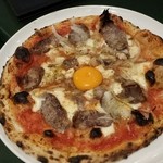 マッシモッタヴィオ - サルシッチャ、モッツァレラ、生卵
      