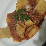 マッシモッタヴィオ - 牛肉の煮込み　筒上パスタ