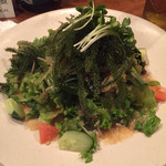吉﨑食堂 久茂地本店 - 海ぶどうと海藻のサラダ680円