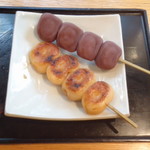 Habutae Dango - あんと焼きのセット５４０円。