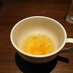 びすとろ堂島ぶどう酒店 - まずコンソメスープが出ます