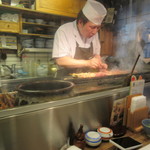 伊勢廣 - 焼き方のお兄さん