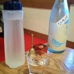 十割蕎麦 やまなか - 悪酔い防止に お水を沢山持ってきてくれます！