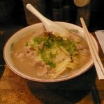 ケンゾーカフェ - 男性フェロモン放出の為に、もつラーメン。