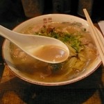 ケンゾーカフェ - 濃い豚骨と言った方がいいでしょう。