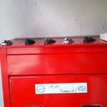 うさぎとぼく - 外のポストの上にもうさぎさんが