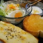 モーニング チーズトーストとバタートースト シェアしました