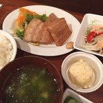 TAMA - ランチ。ラフテー定食。