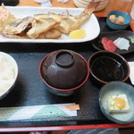 タマンの唐揚げ定食