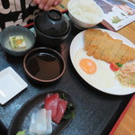 魚屋直営食堂　魚まる - トンカツ定食