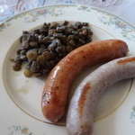 メツゲライ・トキワ - ソーセージは焼いてレンズ豆と