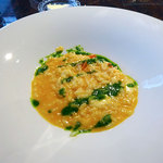 レストラン オネット - エッセ（前菜・リゾット・メイン・マドレーヌとコーヒー）1800円の、トマトとモッツァレラチーズのリゾット　バジル風味