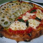 エンボカ 軽井沢 - れんこん＆パジルペースト松の実とマルゲリータハーフ＆ハーフ