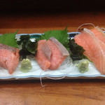 郷土料理 武田 - 鮭のルイベ食べ比べ。左から鮭、トキシラズ、ケイジ