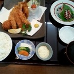 Enya Dotto Maru - ■ 海鮮フライ定食￥2160 … 海老・鰯・鯵  他 1点 … 好き嫌いが激しい 旧友が 選んだ唯一のメニュー