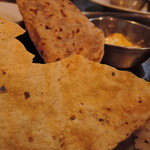 マドラスキッチン - アパラム　☆３．４　ペッパーパパドで、サクッとザクッと香ばしい