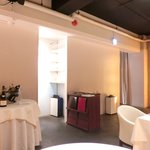 ライラ - 店内のテーブル席の風景です