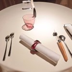 ライラ - 店内のテーブル席の風景です